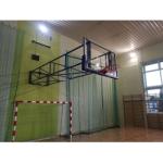 Konštrukcia basketbalového koša so vzperami pre dosku s rozmerom 180 x 105 cm skladateľná do boku